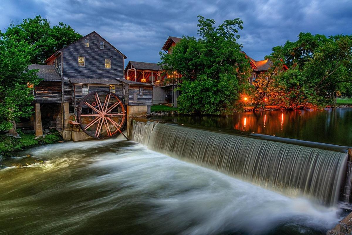 Rock Of Ages, Hot Tub, Game Room, Wifi, 1089 Free Tickets Each Paid Day, Dollywood And More ピジョンフォージ エクステリア 写真