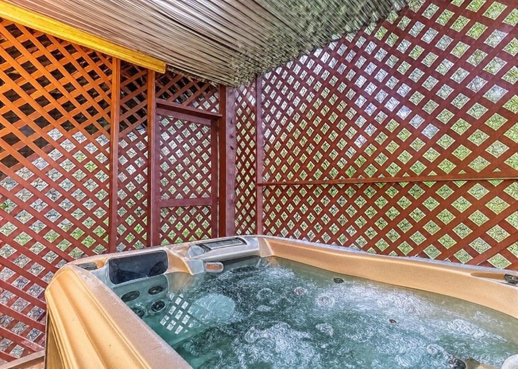 Rock Of Ages, Hot Tub, Game Room, Wifi, 1089 Free Tickets Each Paid Day, Dollywood And More ピジョンフォージ エクステリア 写真